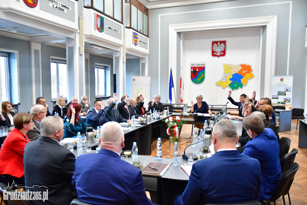 Pierwsza sesja rady powiatu w nowym składzie