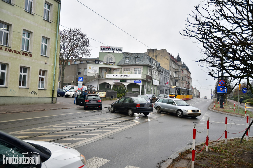 Zderzenie pojazdów na pl Stycznia
