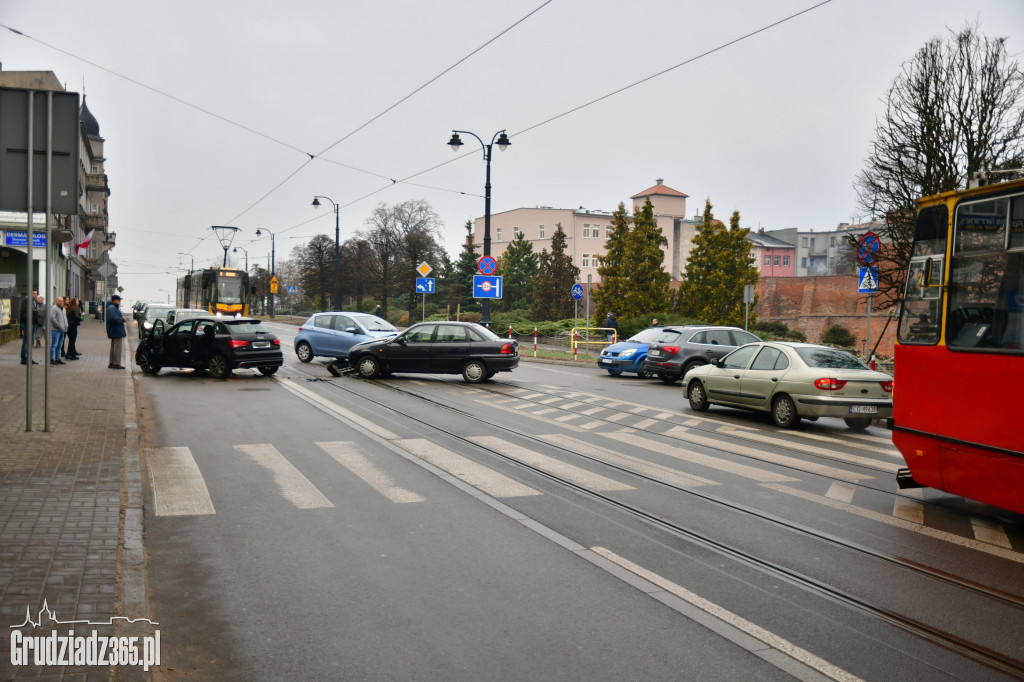 Zderzenie pojazdów na pl Stycznia