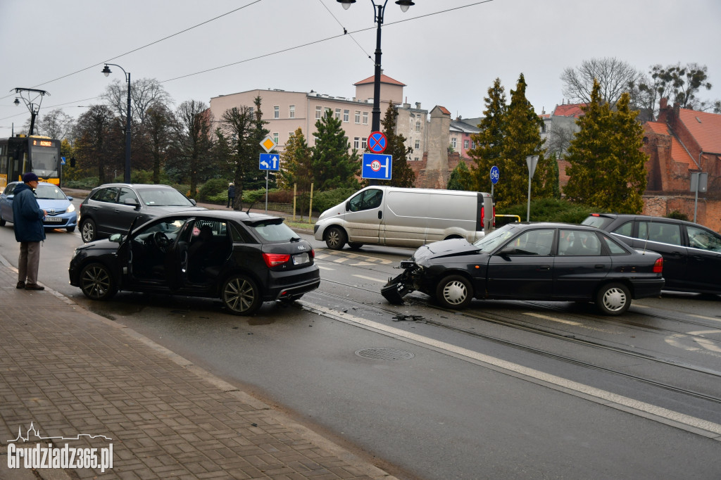 Zderzenie pojazdów na pl Stycznia