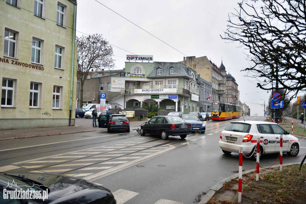 Zderzenie pojazdów na pl Stycznia