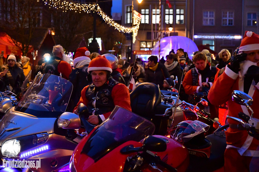 Motocykliczni na jarmarku Świętego Mikołaja