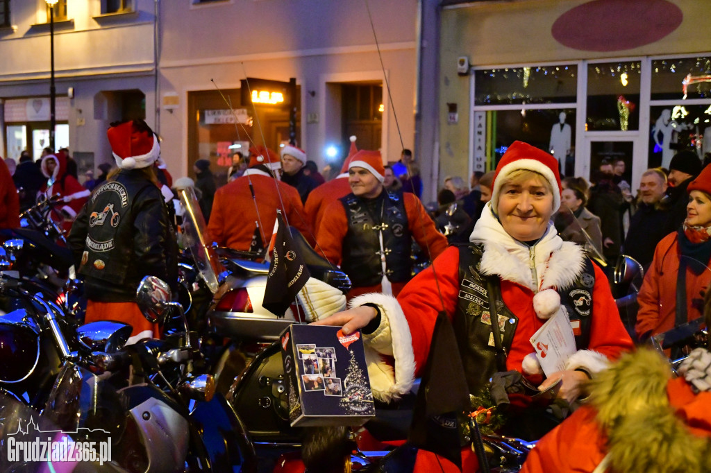 Motocykliczni na jarmarku Świętego Mikołaja