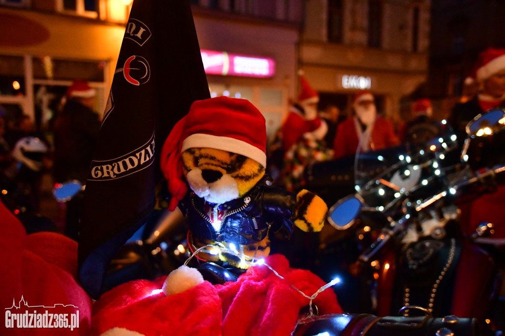 Motocykliczni na jarmarku Świętego Mikołaja