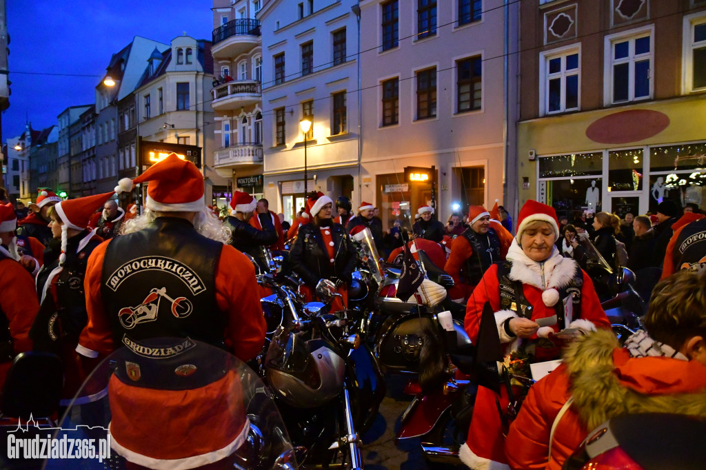 Motocykliczni na jarmarku Świętego Mikołaja