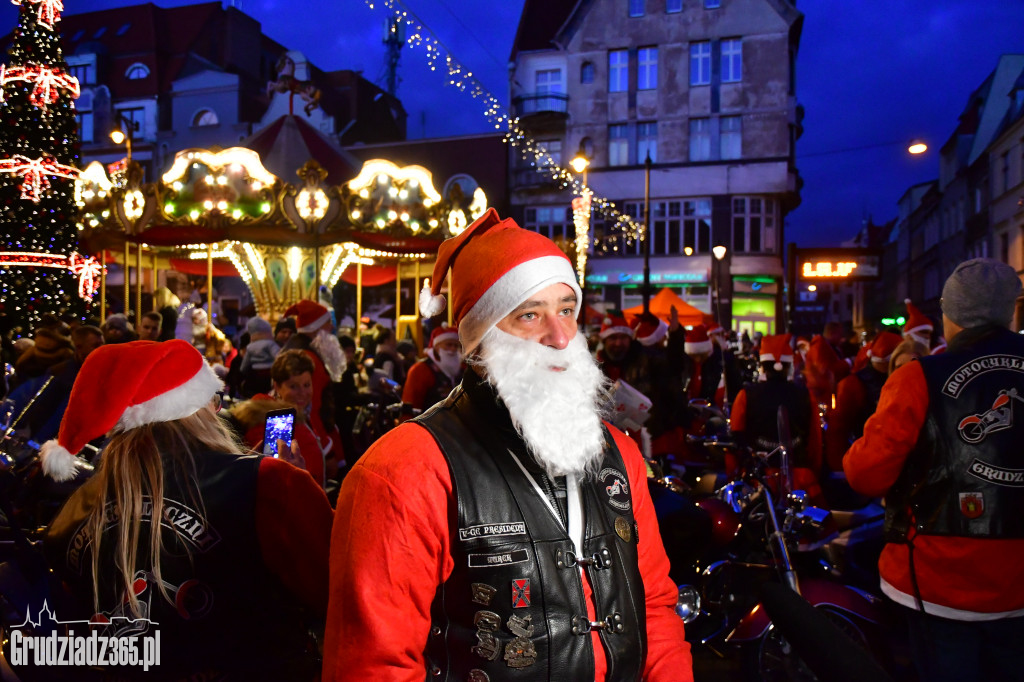 Motocykliczni na jarmarku Świętego Mikołaja