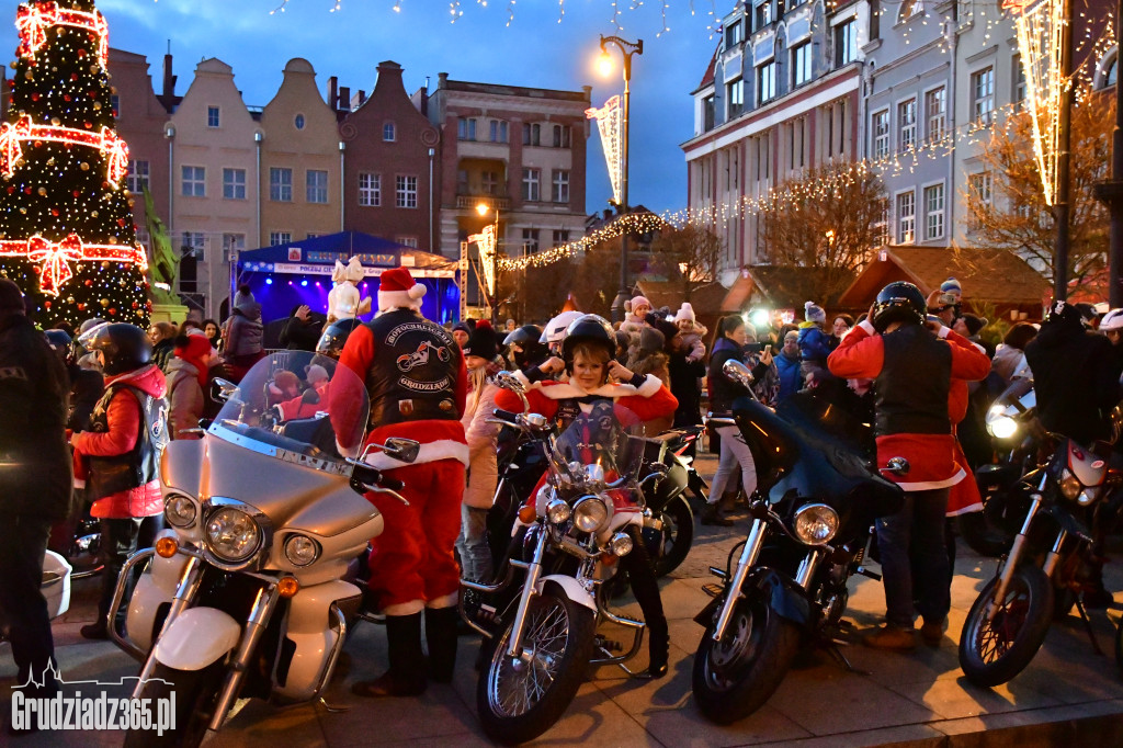 Motocykliczni na jarmarku Świętego Mikołaja