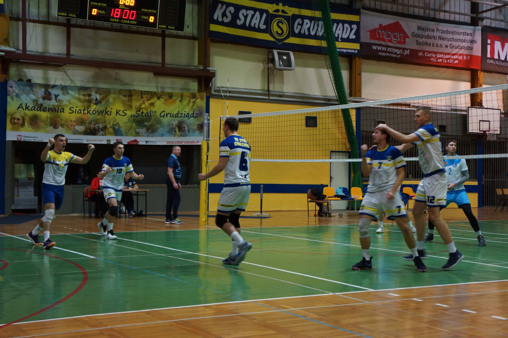 KS Stal wygrywa z GKS Stoczniowiec