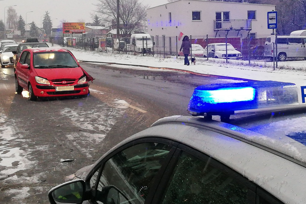 Śnieg zbiera żniwo- Kolizja na Paderewskiego