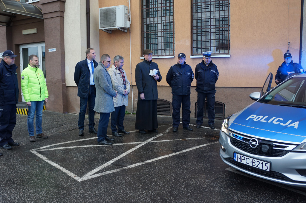 Przekazanie radiowozów dla Policji