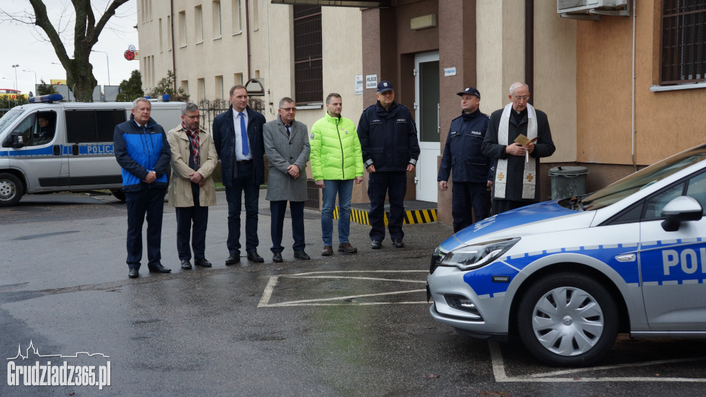 Przekazanie radiowozów dla Policji