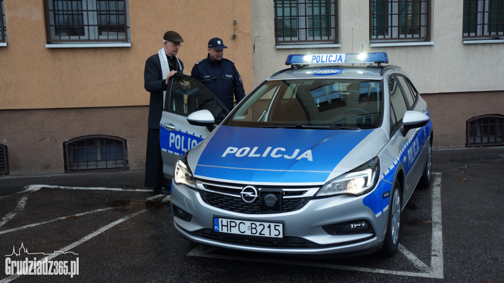 Przekazanie radiowozów dla Policji