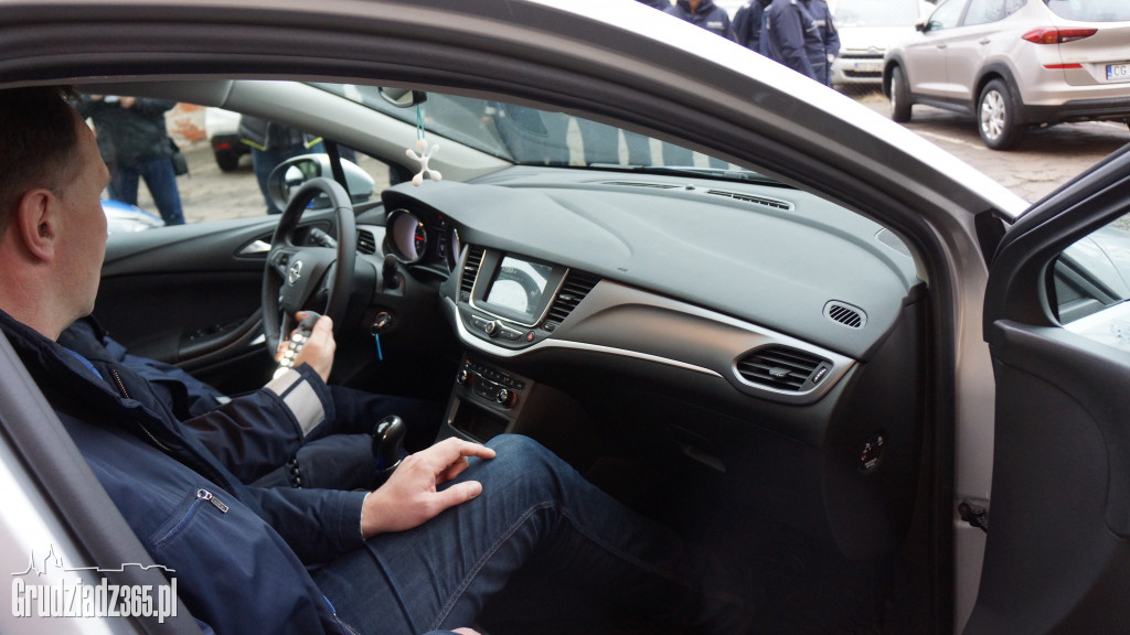 Przekazanie radiowozów dla Policji