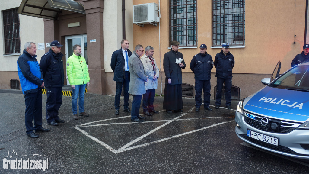 Przekazanie radiowozów dla Policji
