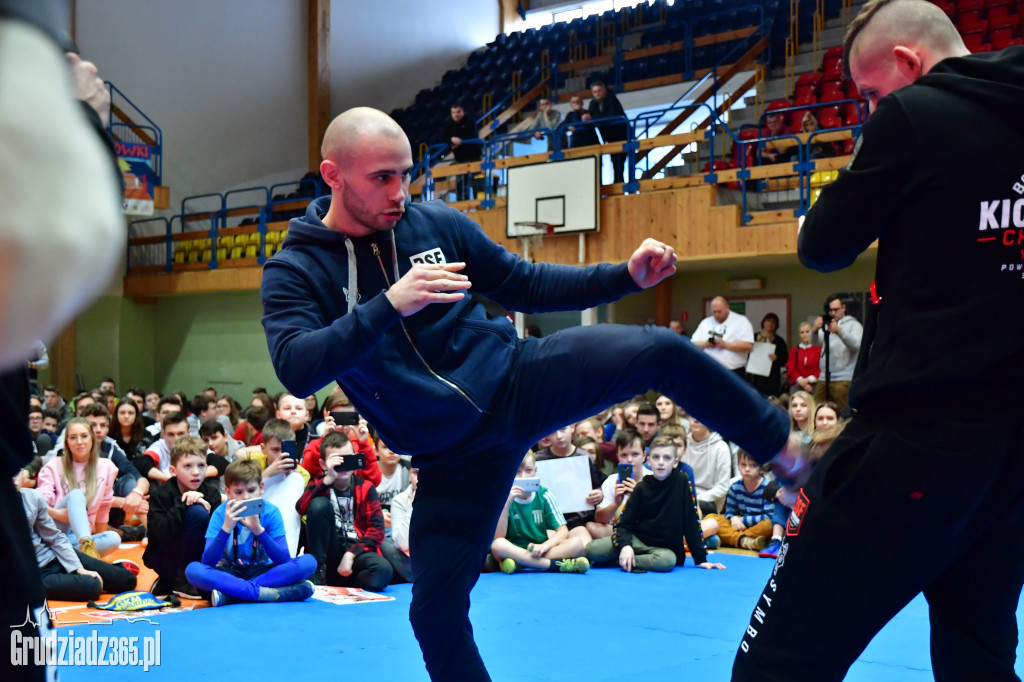 Lekcja WF z Mistrzami Kickboxingu