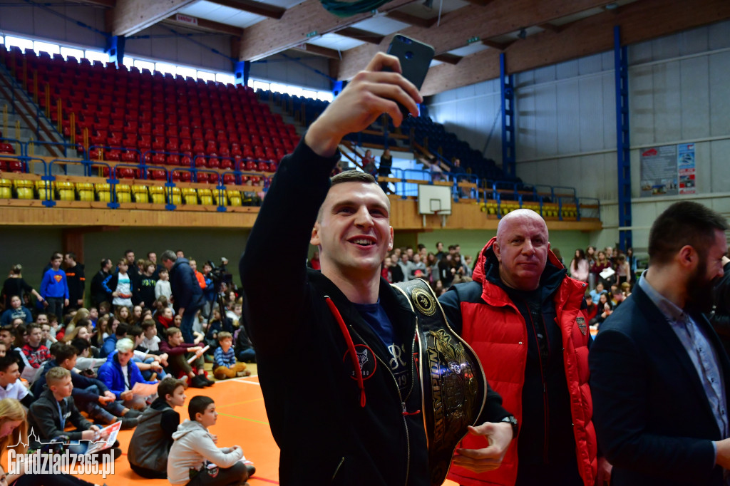 Lekcja WF z Mistrzami Kickboxingu