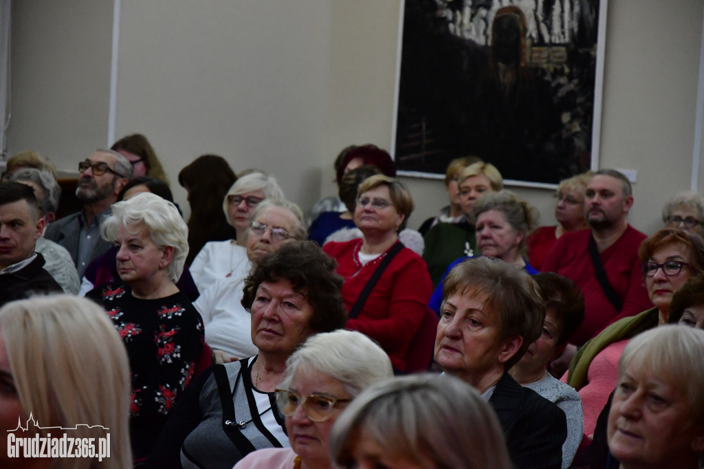 Koncert chóru Echo-  Kolędowanie w Muzeum