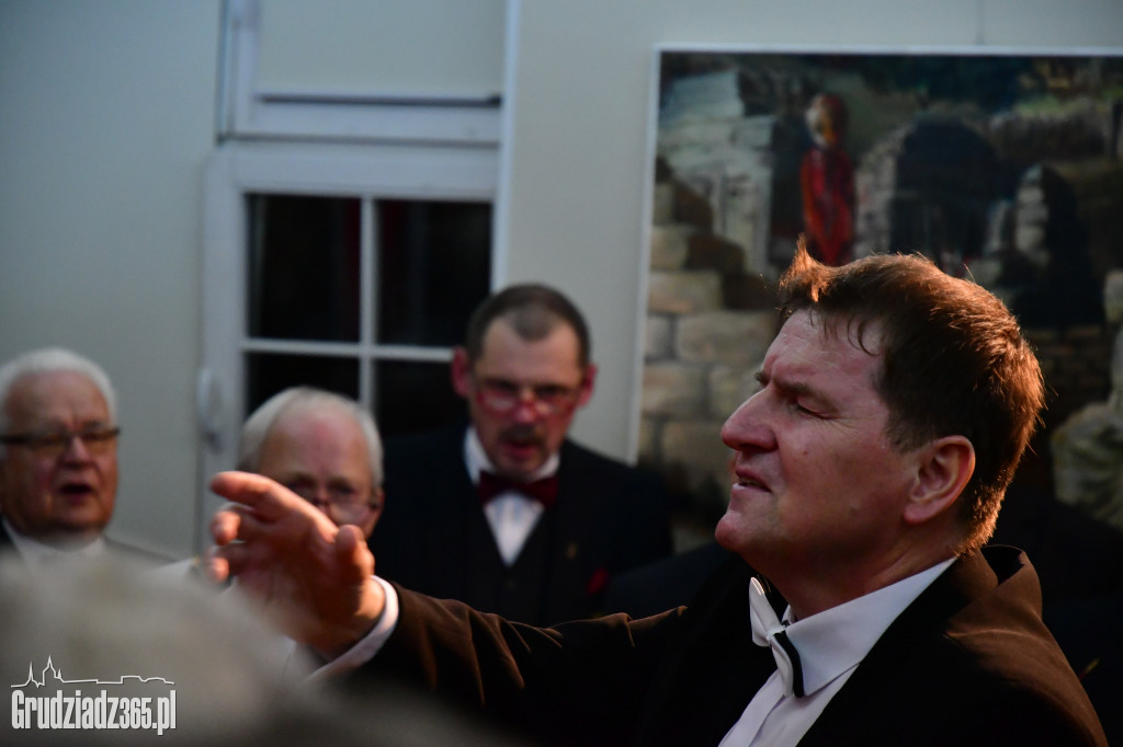 Koncert chóru Echo-  Kolędowanie w Muzeum