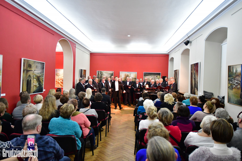 Koncert chóru Echo-  Kolędowanie w Muzeum