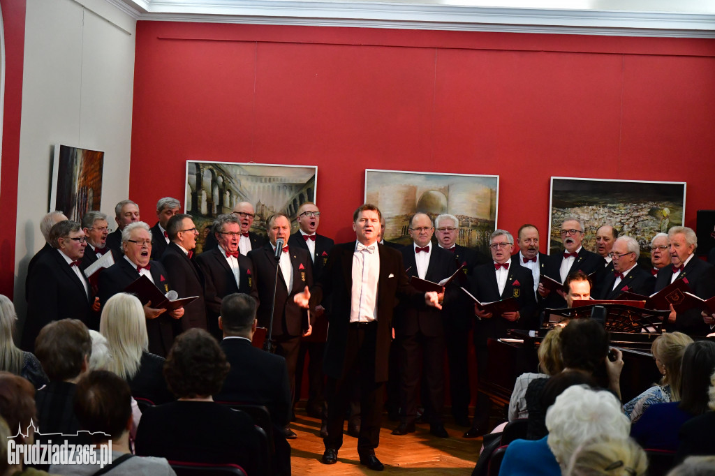 Koncert chóru Echo-  Kolędowanie w Muzeum