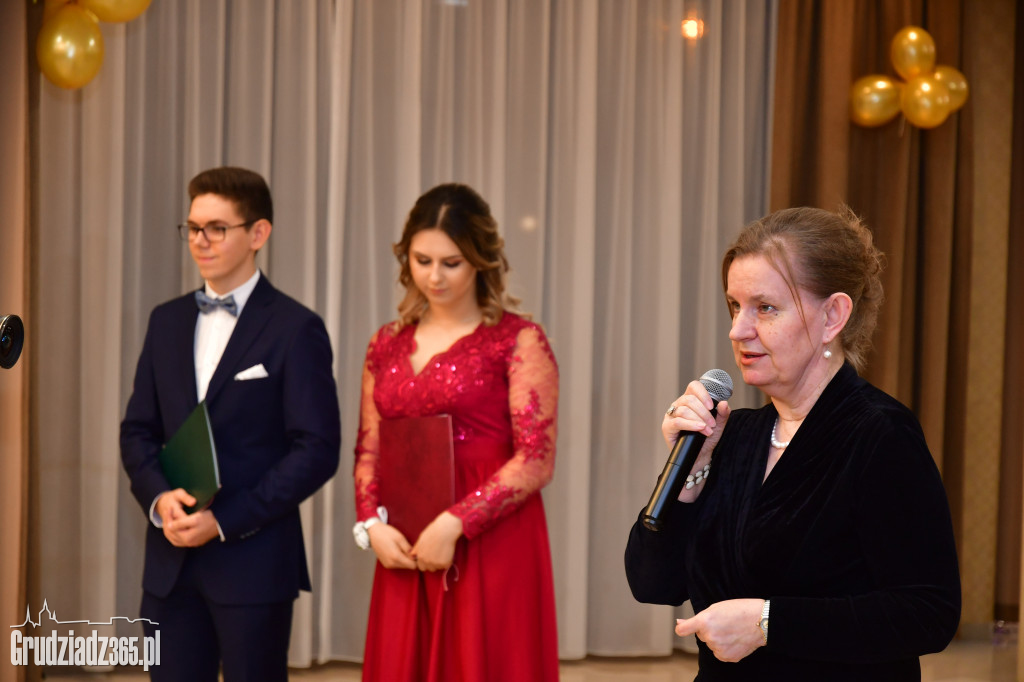 Studniówka Zespołu Szkół Ekonomicznych - foto
