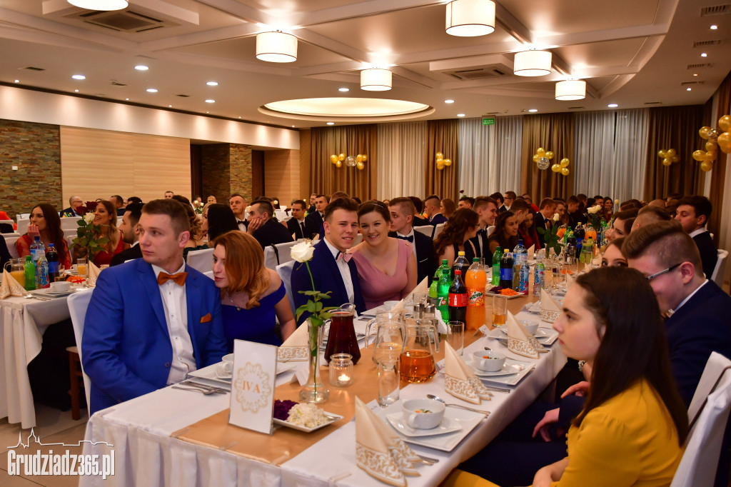 Studniówka Zespołu Szkół Ekonomicznych - foto