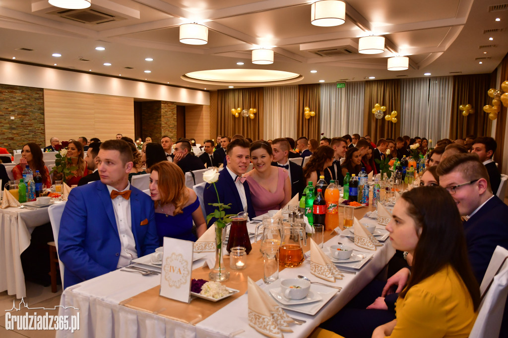Studniówka Zespołu Szkół Ekonomicznych - foto