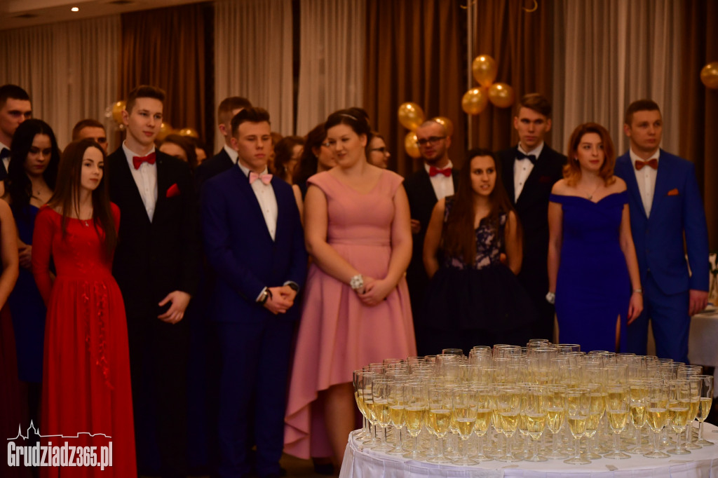 Studniówka Zespołu Szkół Ekonomicznych - foto