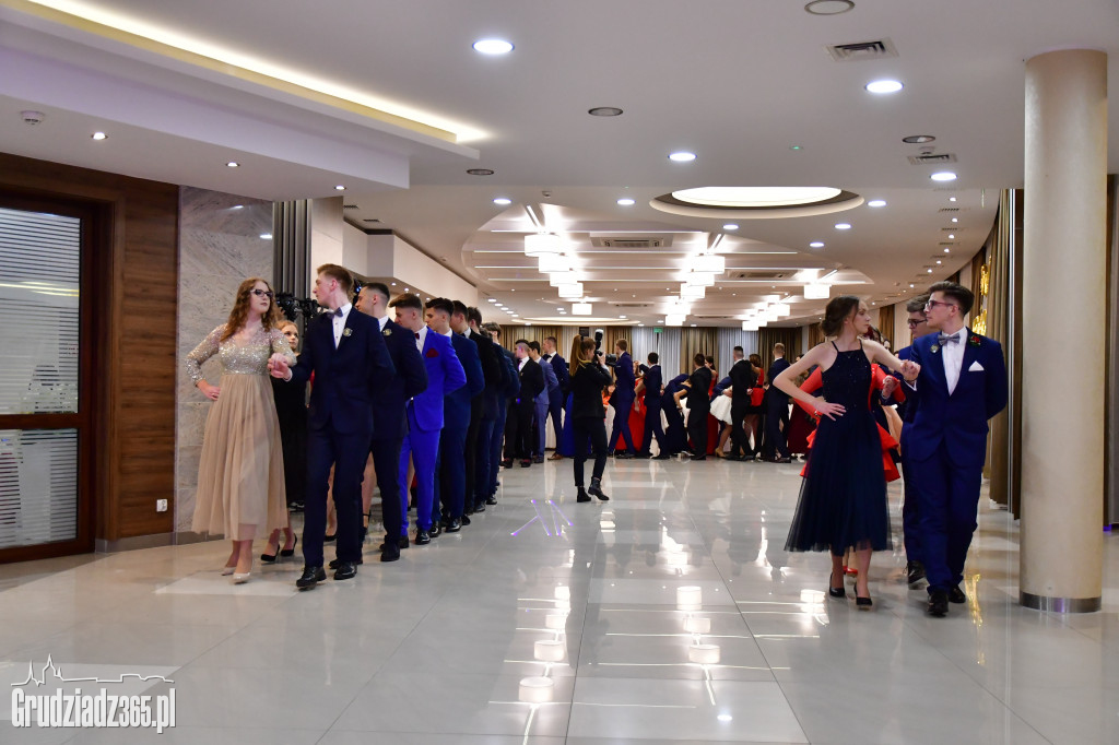 Studniówka Zespołu Szkół Technicznych- fotorelacja
