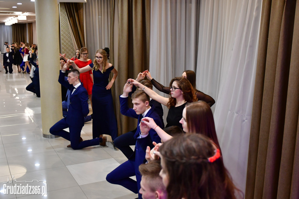 Studniówka Zespołu Szkół Technicznych- fotorelacja