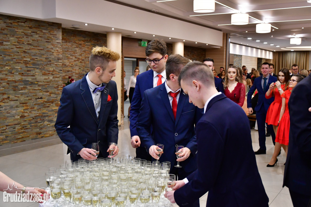 Studniówka Zespołu Szkół Technicznych- fotorelacja