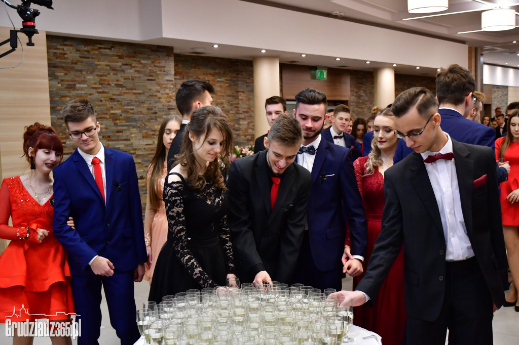 Studniówka Zespołu Szkół Technicznych- fotorelacja