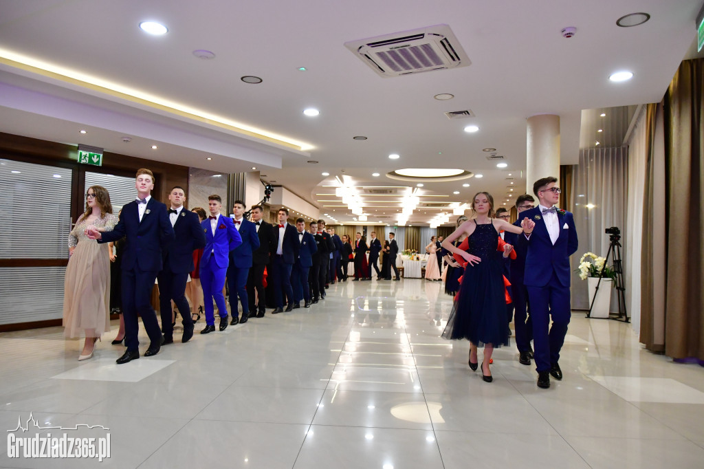 Studniówka Zespołu Szkół Technicznych- fotorelacja