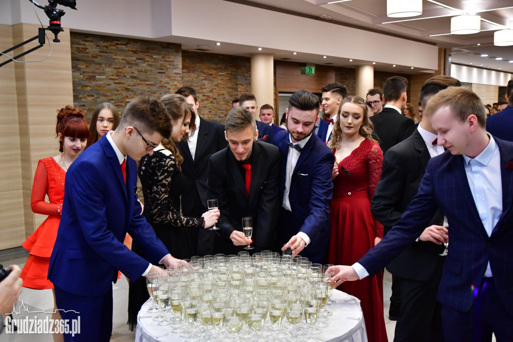 Studniówka Zespołu Szkół Technicznych- fotorelacja