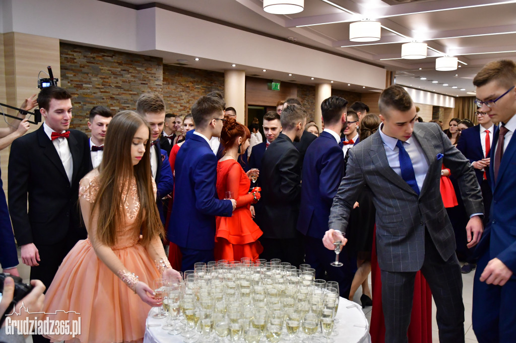 Studniówka Zespołu Szkół Technicznych- fotorelacja