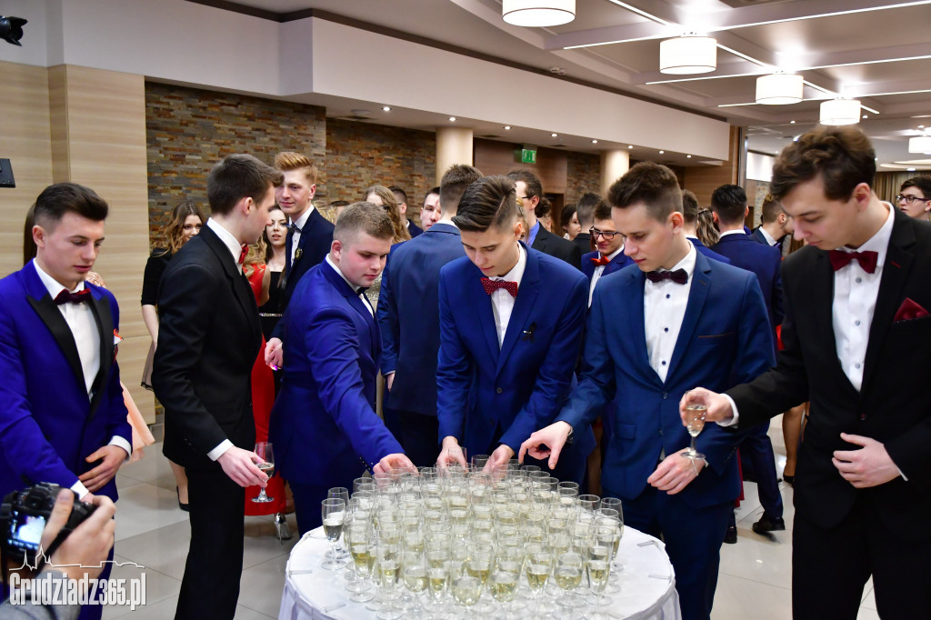 Studniówka Zespołu Szkół Technicznych- fotorelacja