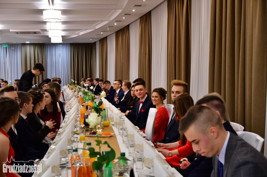 Studniówka Zespołu Szkół Technicznych- fotorelacja
