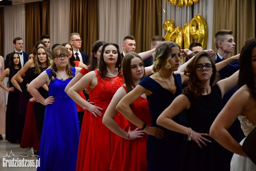 Studniówka Zespołu Szkół Technicznych- fotorelacja
