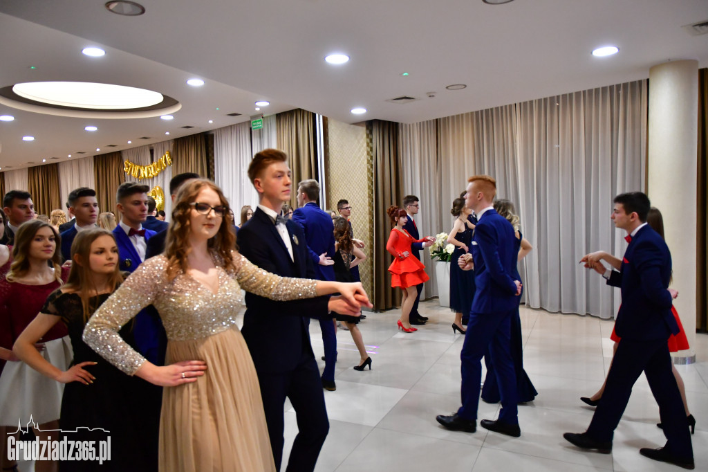 Studniówka Zespołu Szkół Technicznych- fotorelacja