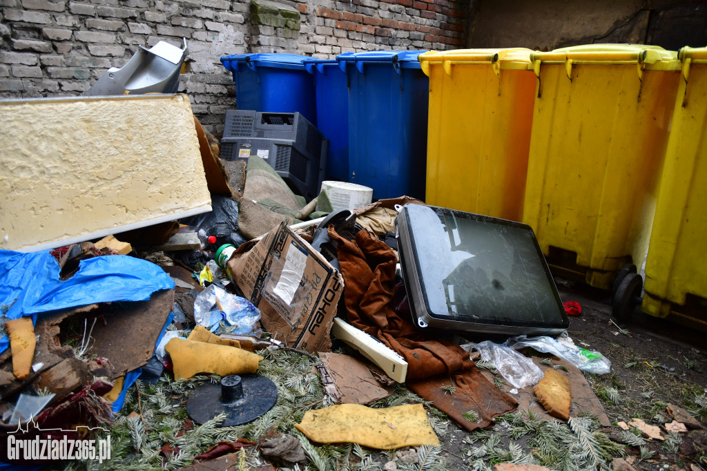 Włodka 1 Chełmińska 7 śmieci w centrum miasta