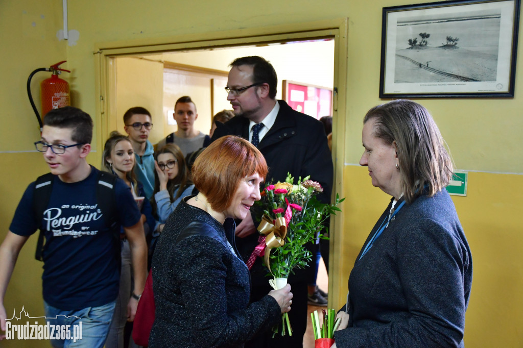 Odsłonięcie tablicy pamiątkowej w Ekonomiku