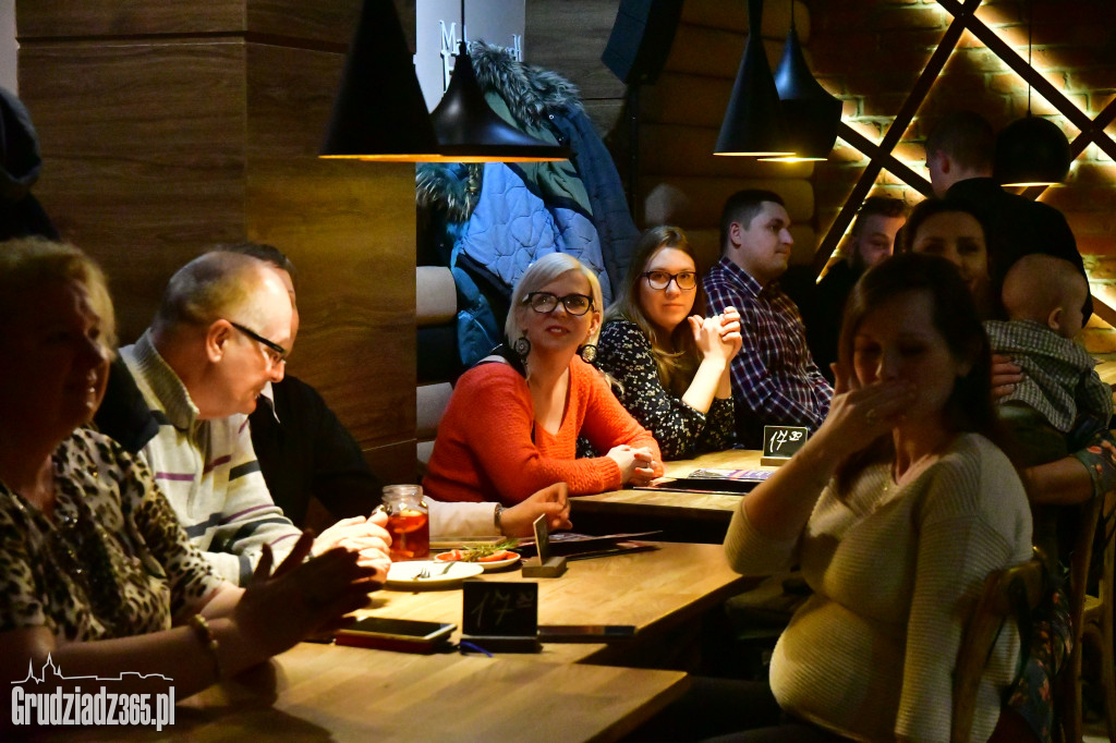 Kobieta- wystawa fotografii w restauracji Staropolska