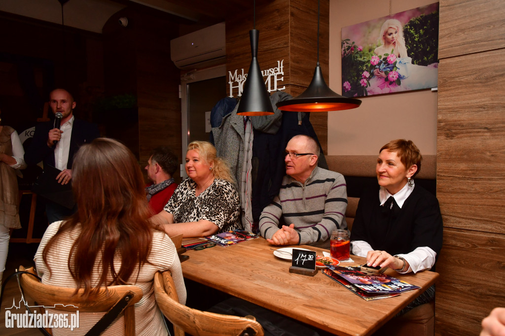 Kobieta- wystawa fotografii w restauracji Staropolska