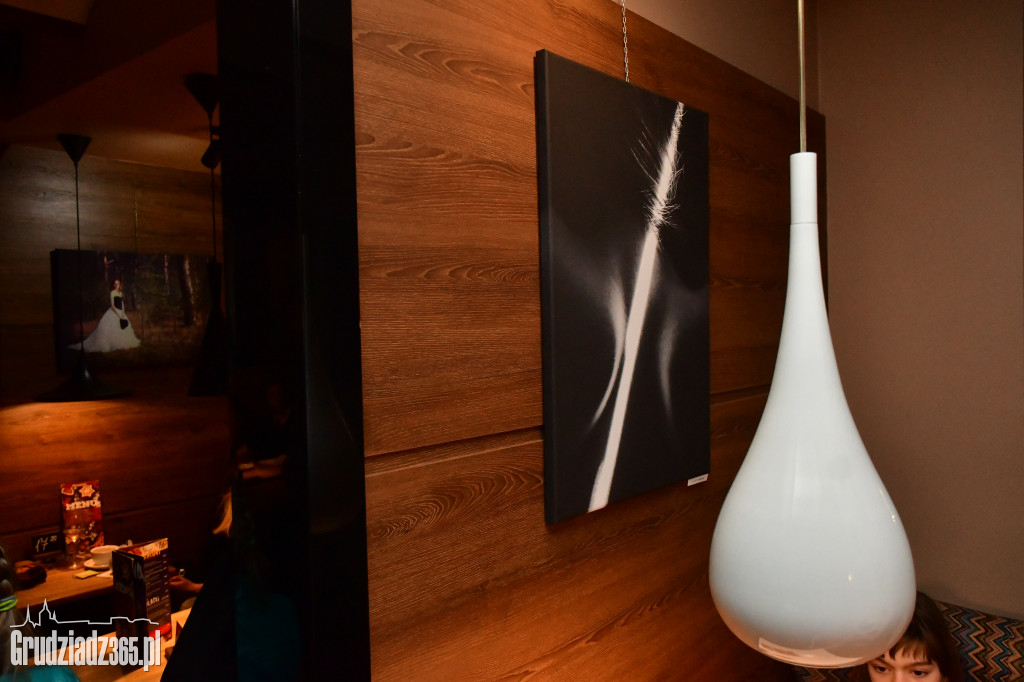 Kobieta- wystawa fotografii w restauracji Staropolska