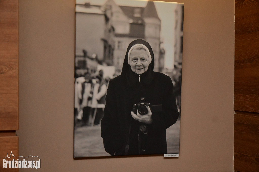 Kobieta- wystawa fotografii w restauracji Staropolska