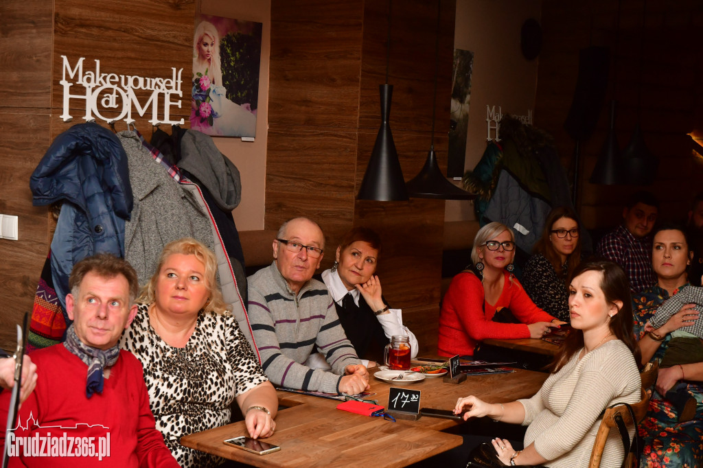 Kobieta- wystawa fotografii w restauracji Staropolska