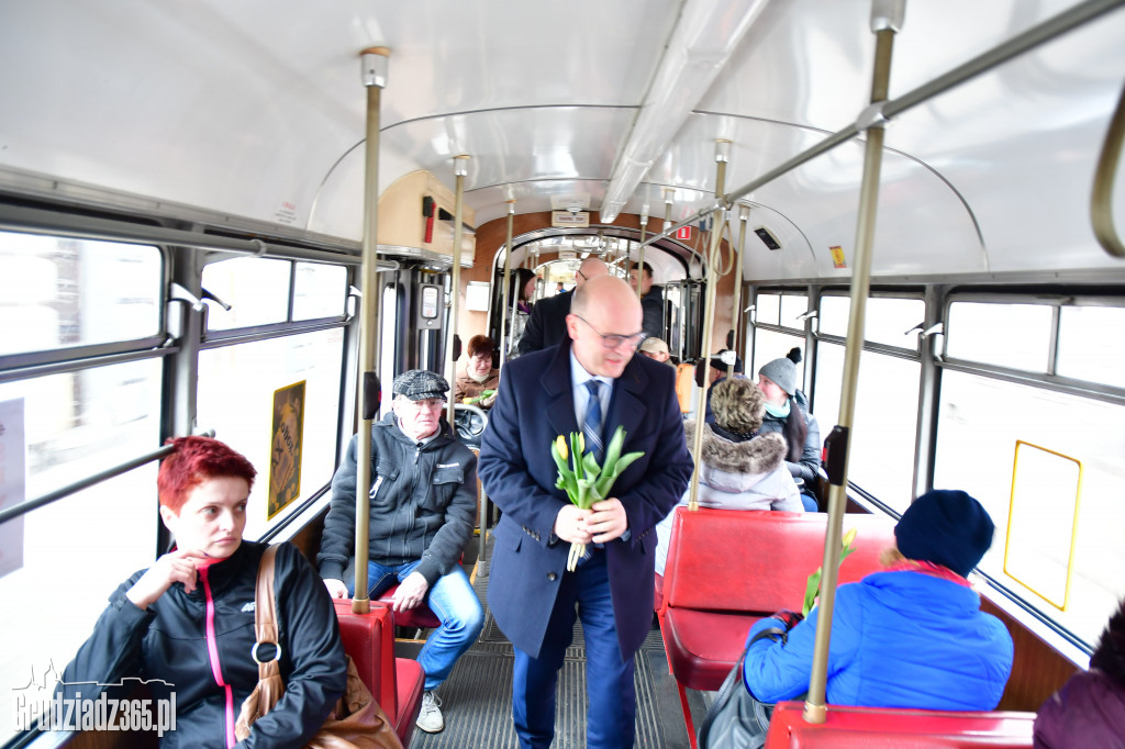Prezydenci z kwiatami w Dzień Kobiet