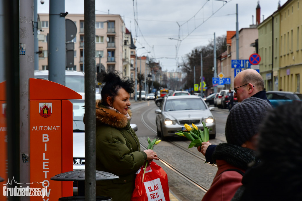Prezydenci z kwiatami w Dzień Kobiet