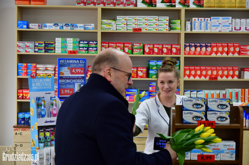 Prezydenci z kwiatami w Dzień Kobiet