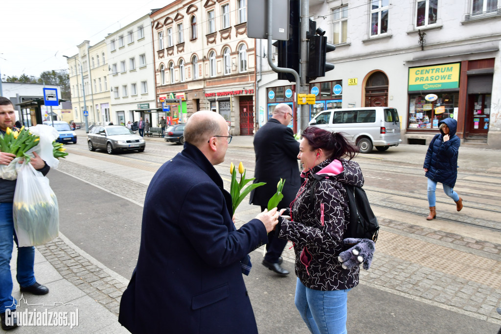 Prezydenci z kwiatami w Dzień Kobiet